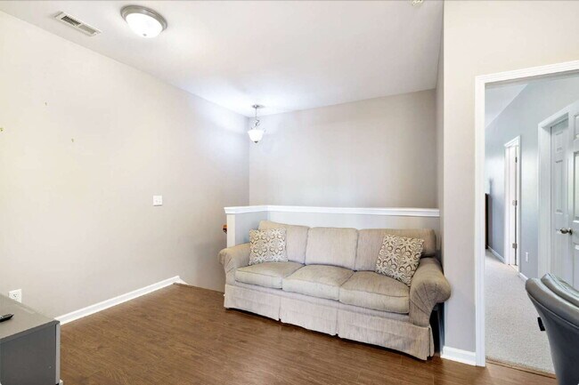 Building Photo - Charming 3-Bed/3.5 Bath Townhouse with 211...