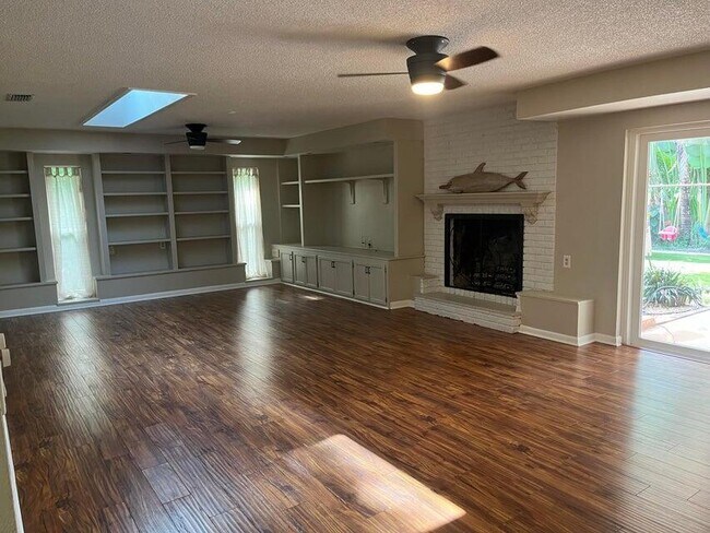 Building Photo - 115 36th Ct