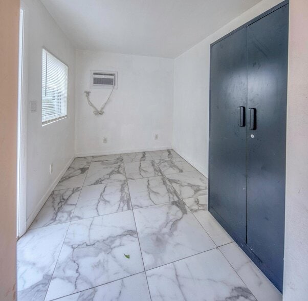 Building Photo - 519 S M St