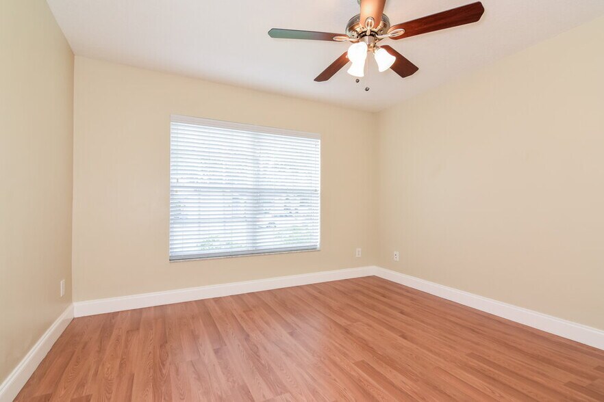 Building Photo - 23214 Sierra Rd