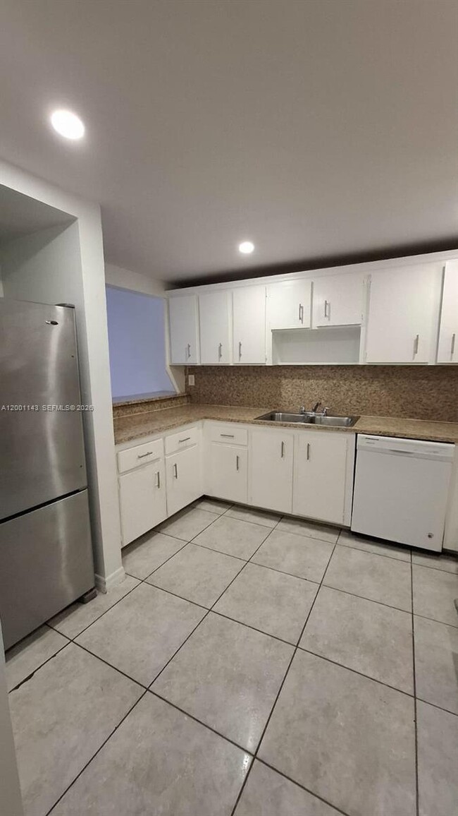 Building Photo - 6950 Miami Gardens Dr