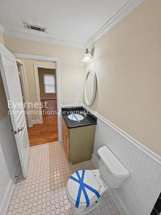 Building Photo - 3 Bed/2 Bath House/ Available Now!