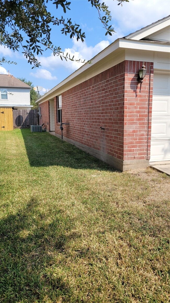 Building Photo - 7211 Foxwalk Ln