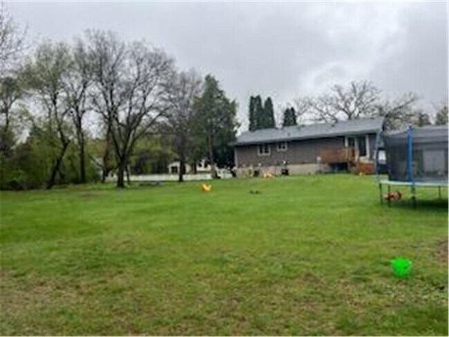 Building Photo - 10709 W River Rd