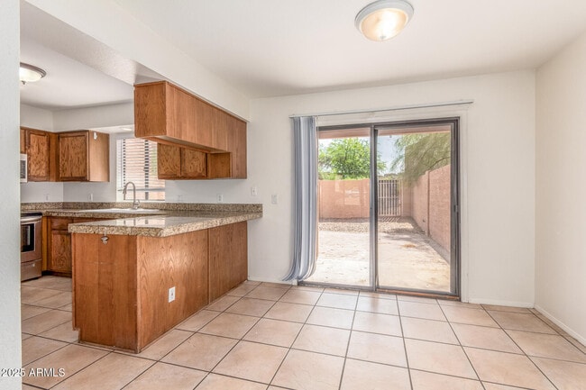 Building Photo - 13627 N Hamilton Dr