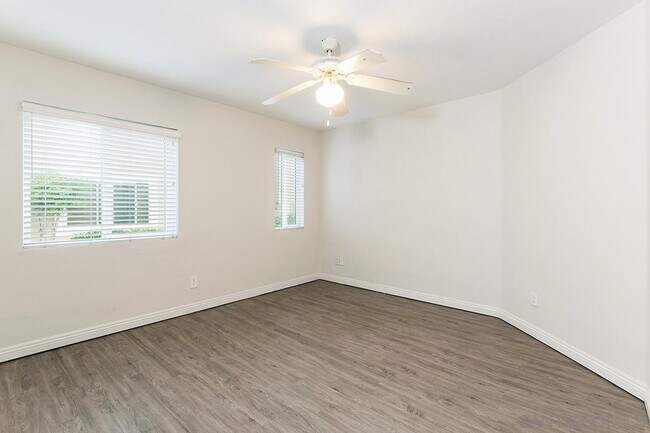 Building Photo - 7455 Charmant Dr