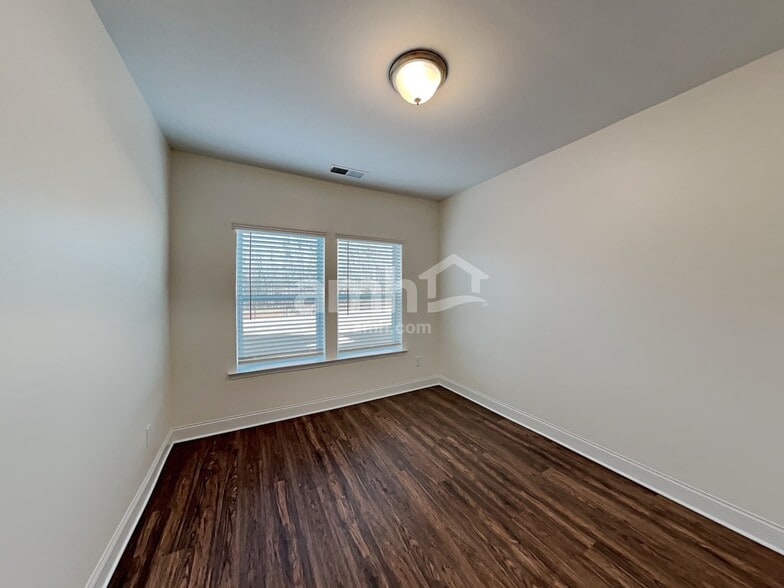 Building Photo - 2125 Laurel Vlg Cir