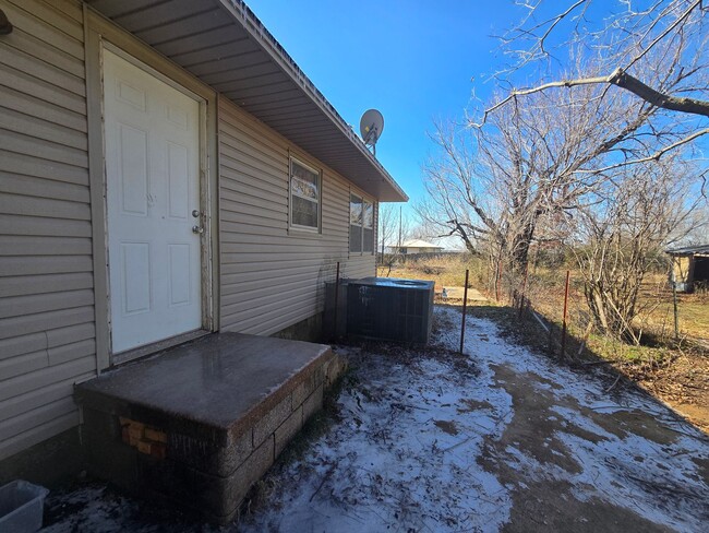 Building Photo - 3 Bedroom 2 Bath home in Shawnee!