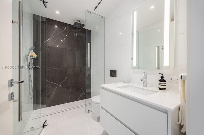 Building Photo - 300 Biscayne Blvd Way