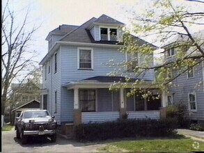 Building Photo - Newly Renovated 4 Bedroom House