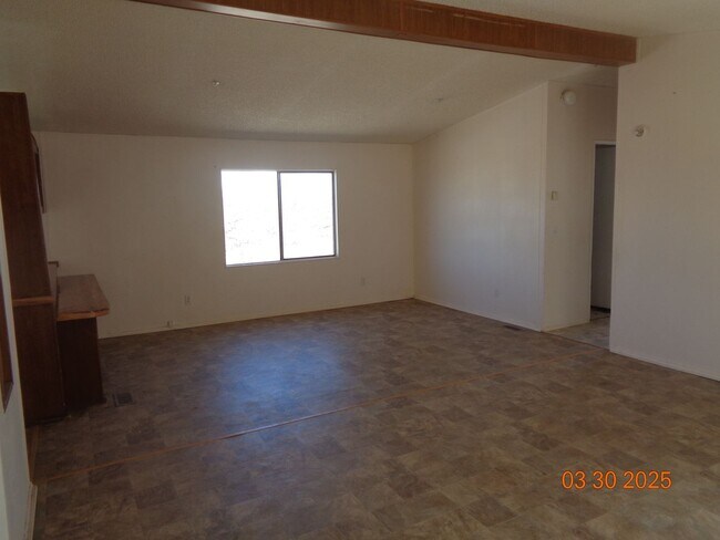 Building Photo - Country Living 3 bedroom 2 bathroom offering 1344 sq. ft.