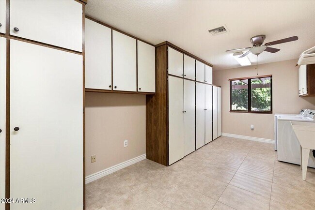 Building Photo - 12318 W Fieldstone Dr