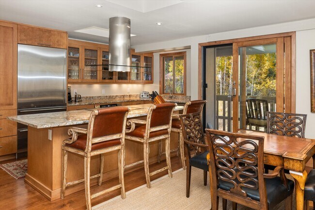 Building Photo - 1020 E Hopkins Ave