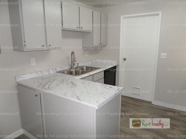 Building Photo - Freshly Updated 3-Bedroom Duplex w/Attached Garage in Great Federal Way Location!!