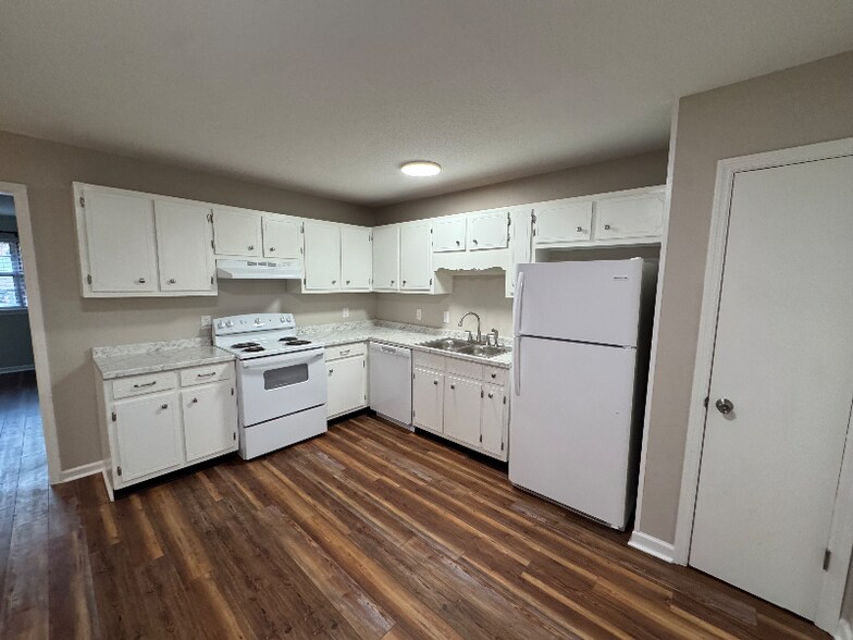 Building Photo - 4706 Metro Park Ln