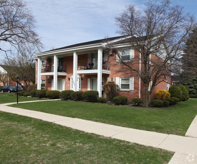Monticello Apartments 9951005 S Lorraine Rd Wheaton IL 60189