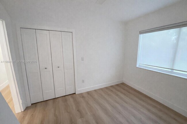 Building Photo - 240 Greenwood Dr