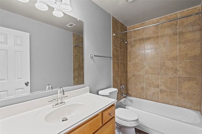 Building Photo - 115 Green Isle Ave