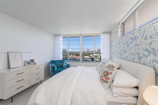 Building Photo - 9101 E Bay Harbor Dr