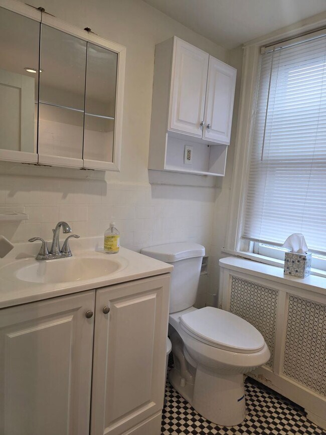 Building Photo - 2701 N Broom St