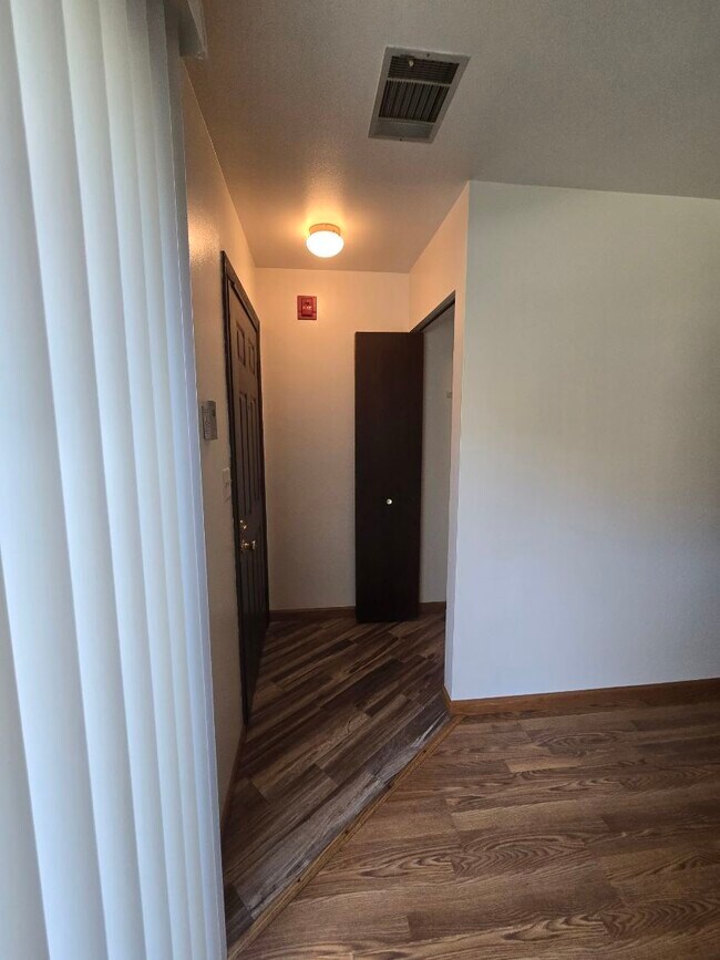 Building Photo - 9096 N Park Plaza Ct