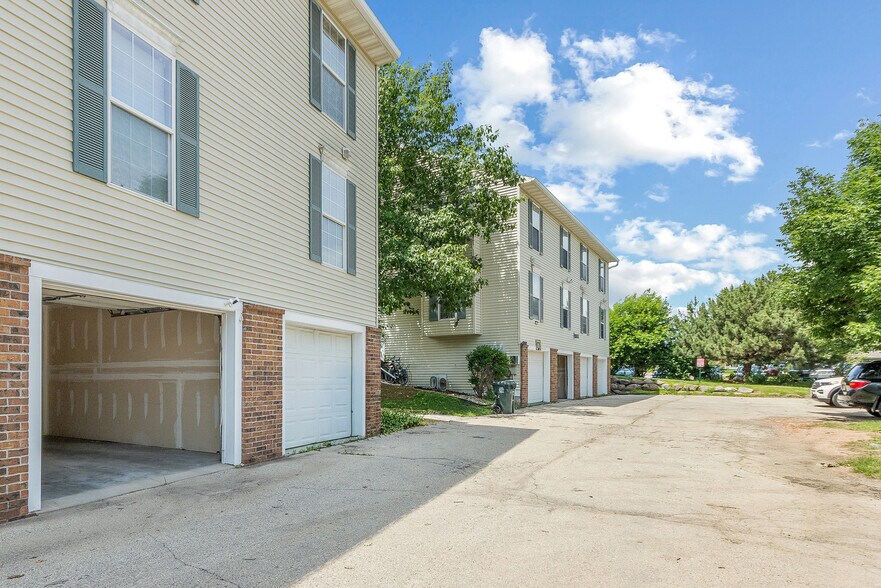 Building Photo - 3509 Maple Grove Dr