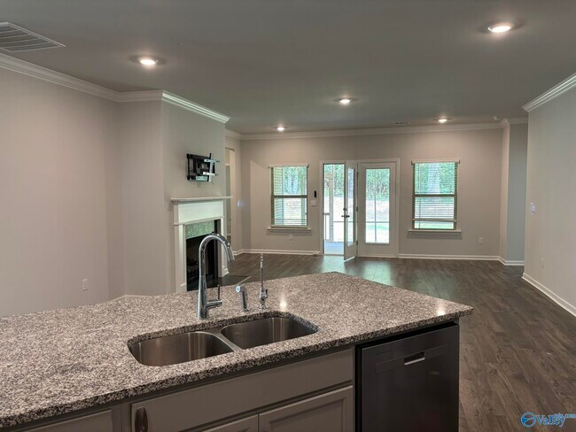 Building Photo - 105 High Leaf Dr