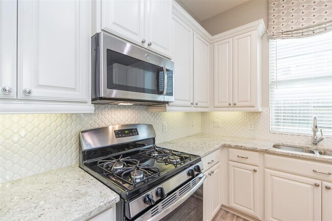 Building Photo - 5550 Sallow Bay Ln