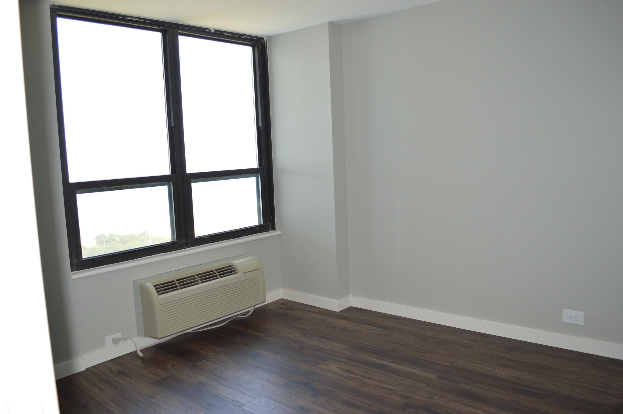 Second bedroom - 5100 N Marine Dr