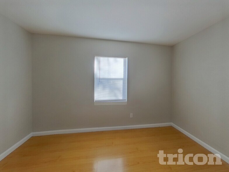 Building Photo - 612 Yelvington Ave