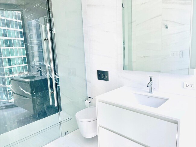 Building Photo - 300 Biscayne Blvd Way