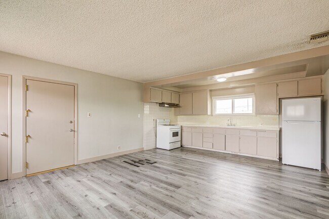 Building Photo - Spruce Ave Residences