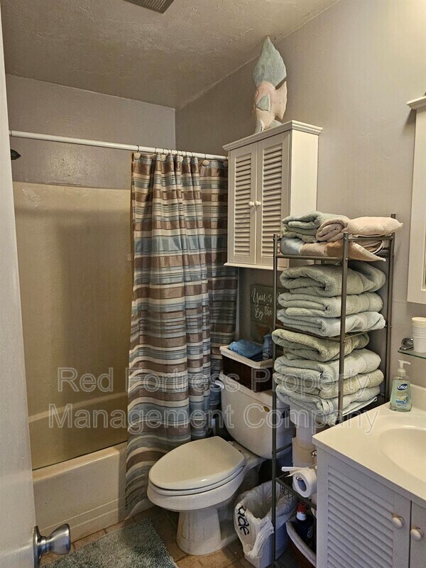 Building Photo - 8127 Country Rd