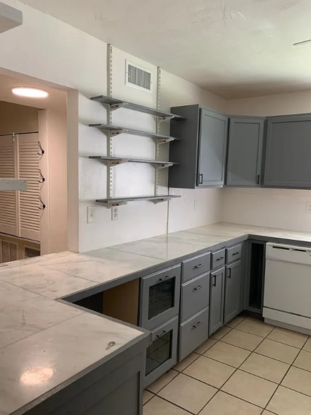 Building Photo - 527 Tibet Ave