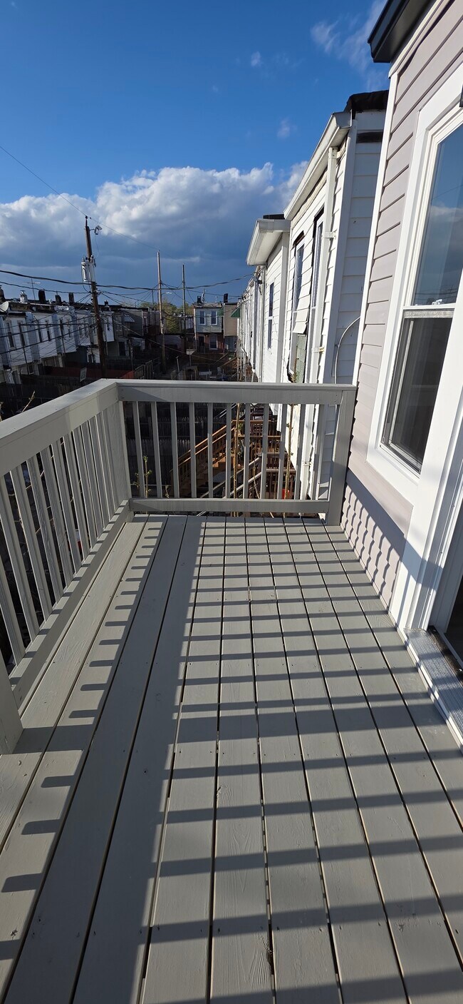 Building Photo - 700 N Streeper St