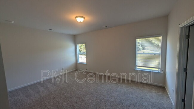 Building Photo - 4 Haven Dr