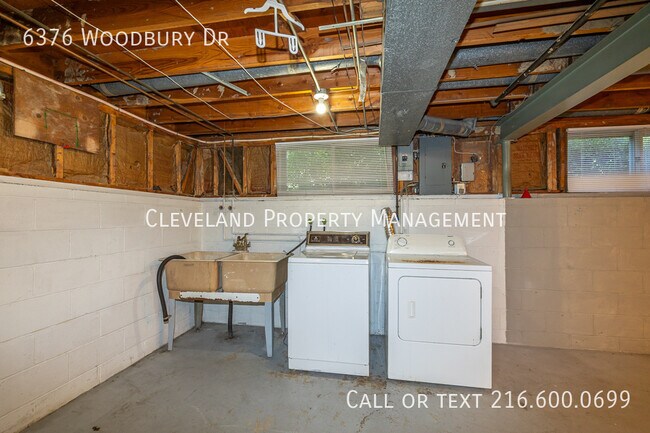 Building Photo - 6376 Woodbury Dr