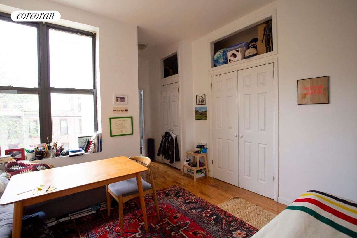 Building Photo - 194 Vernon Ave