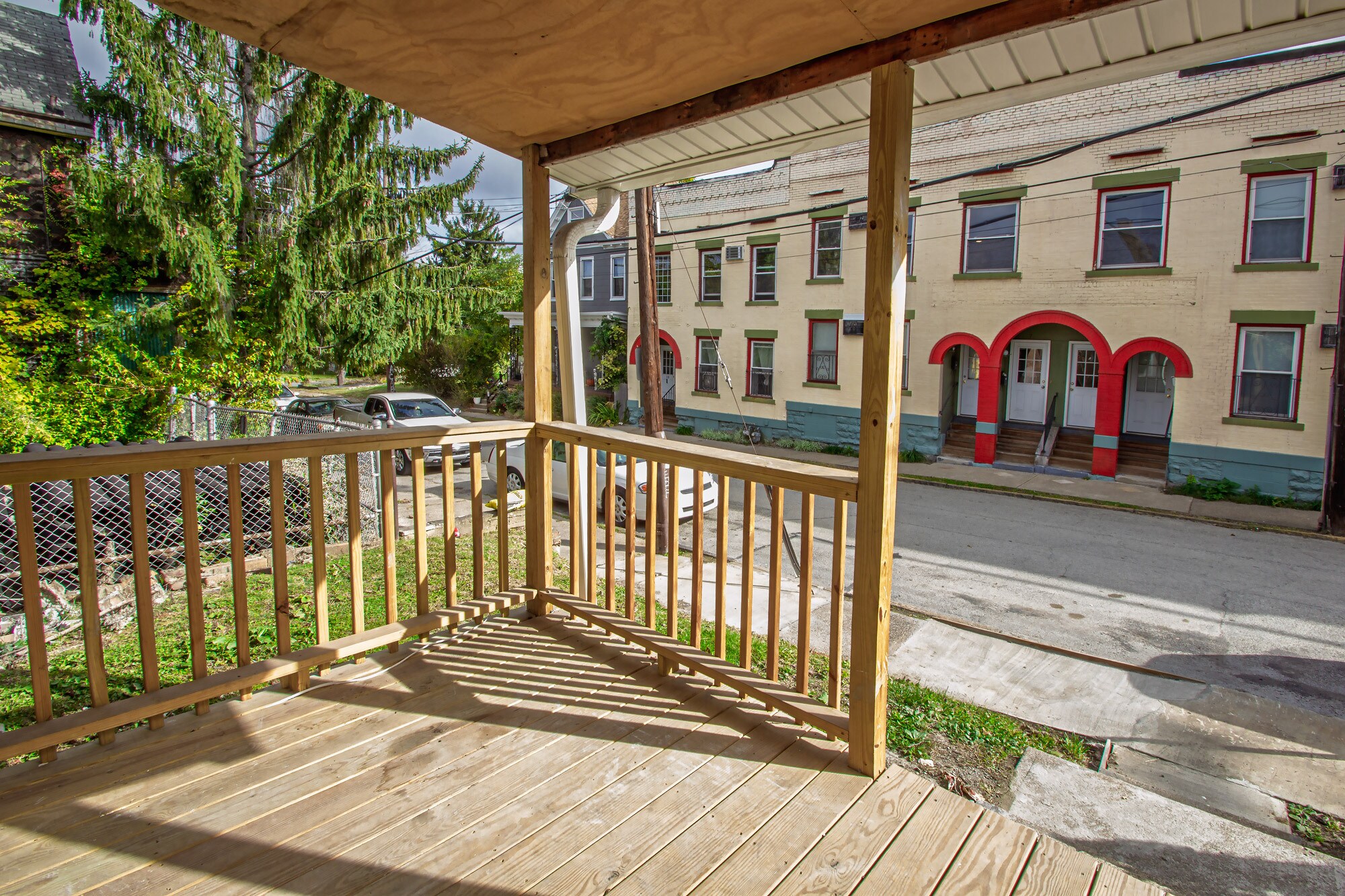 Building Photo - 206 Center St