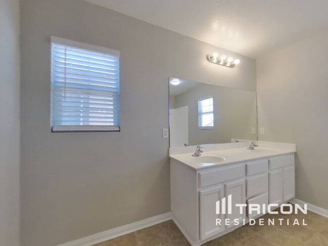 Building Photo - 13052 Cerritos Ct