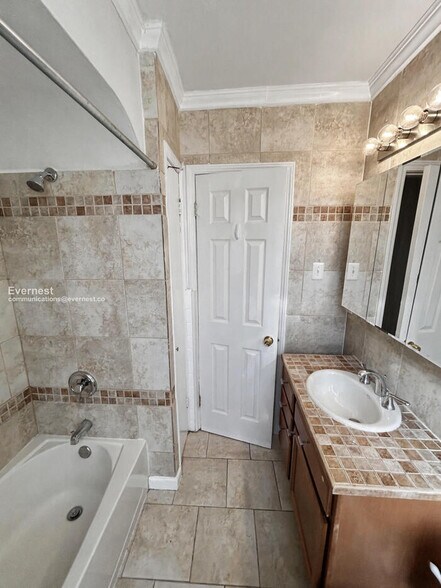 Building Photo - 6936 Melrose Ave