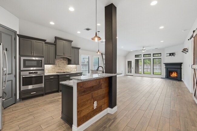Building Photo - 103 Boarsmen Ct