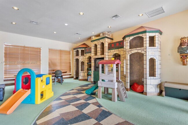 Building Photo - 4852 N State Rd 7