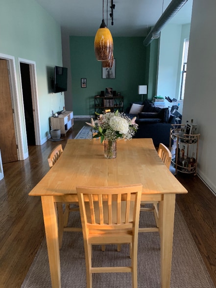 Building Photo - 1514 N Milwaukee Ave