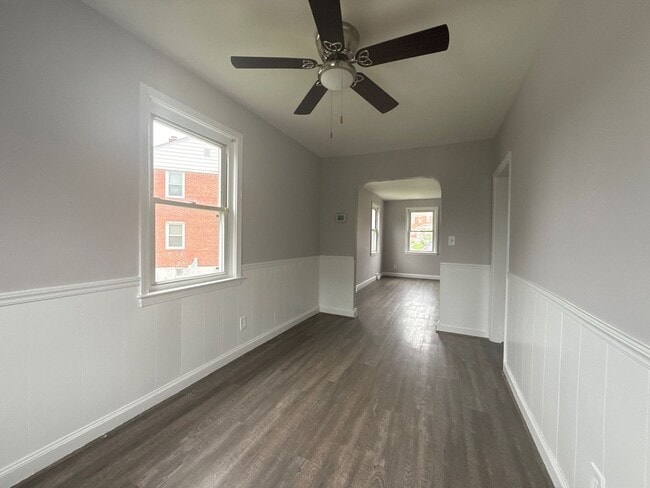 Building Photo - 556 Chalcot Square