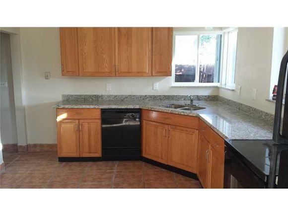 Building Photo - 20322 NE 14th Ct