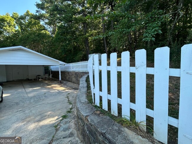 Building Photo - 225 Blacks Bluff Rd SW