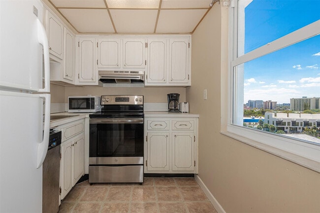 Building Photo - 710 N Ocean Blvd