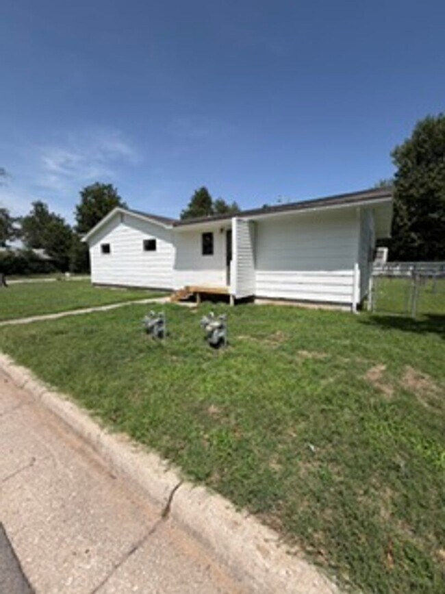 Building Photo - 3348 SW 23rd St