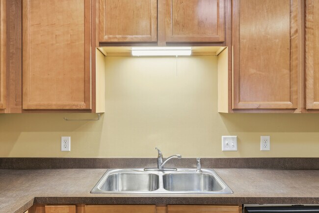 Building Photo - 6368 Manchester Ave NE